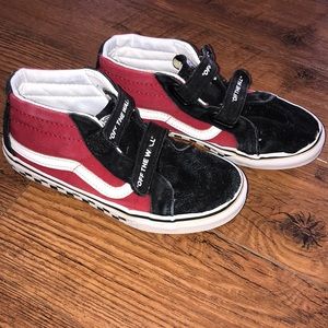 Vans Youth Red Black Hi Top Sneaker 2.5 Kids Shoe